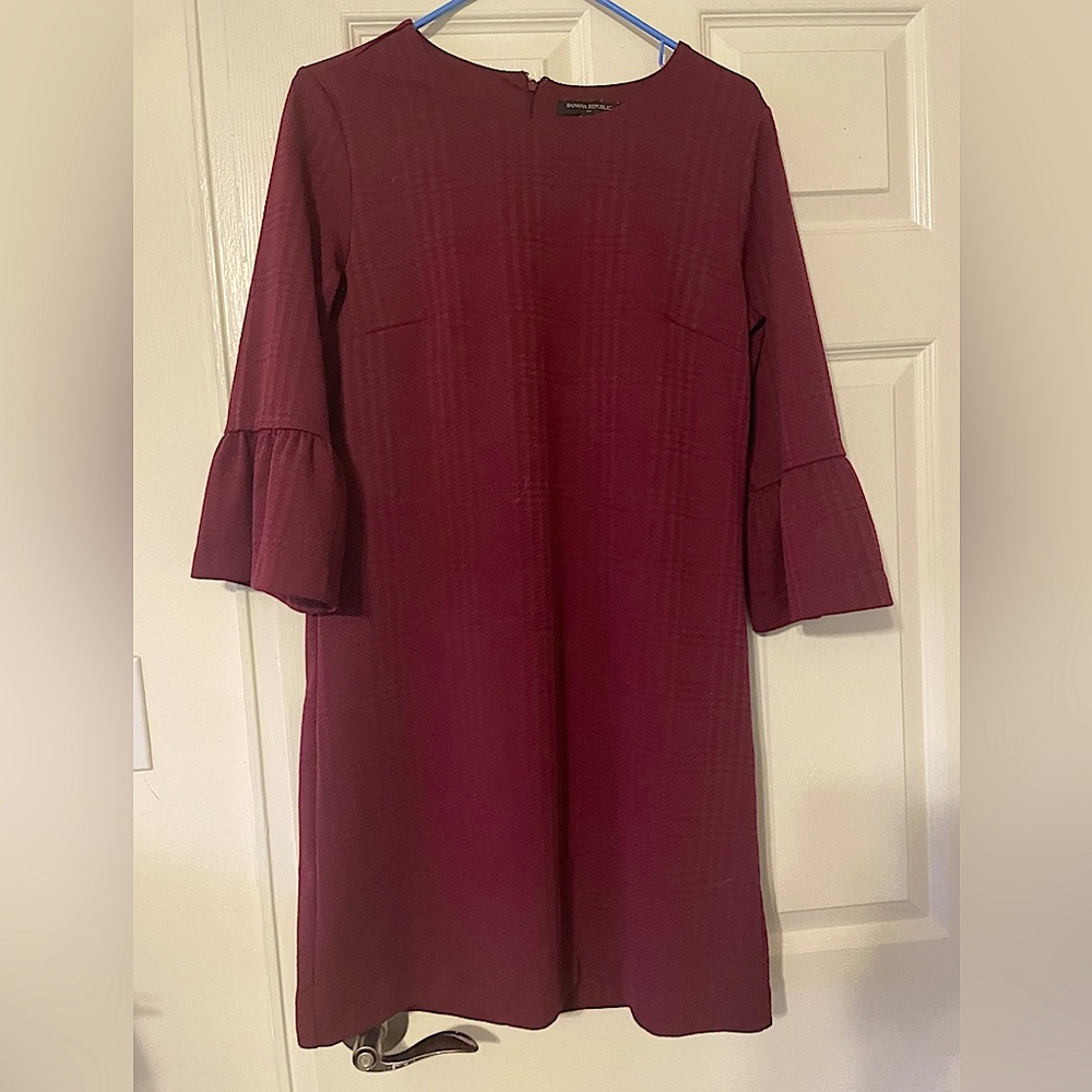 Banana Republic factory medium shift dress in a wine color.